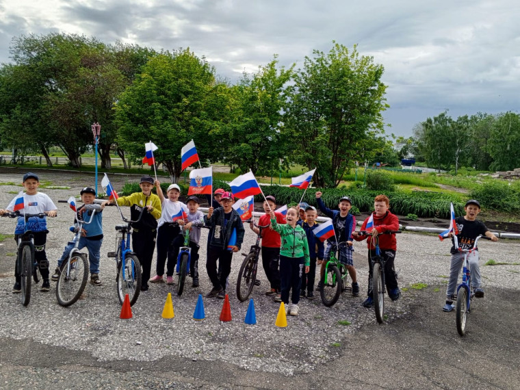 12 июня В пришкольном лагере «Солнышко» состоялось празднование Дня России..
