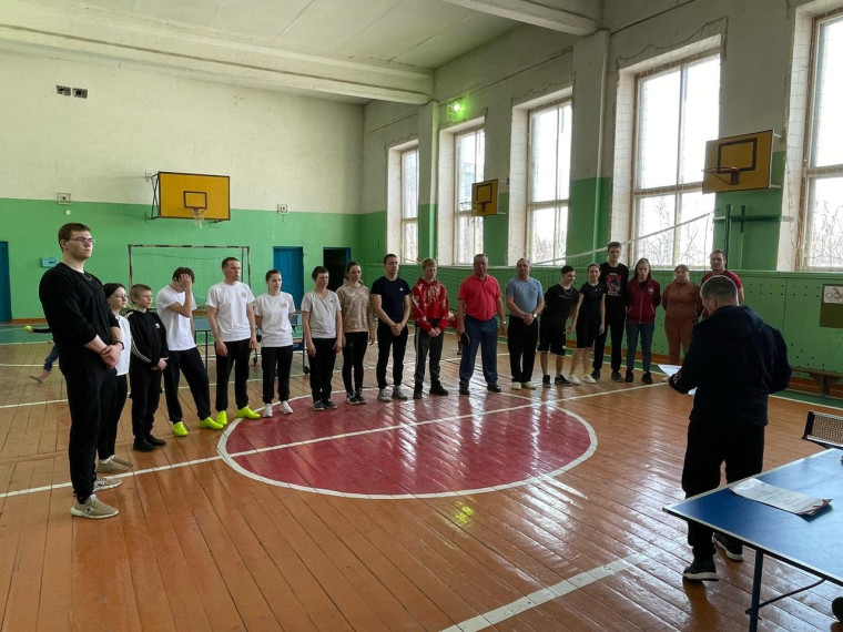 Районные соревнования по теннису среди сельских спортсменов.
